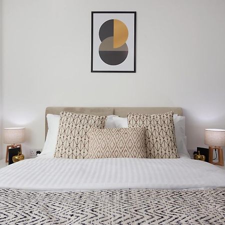 Seven Living Slough - Free Parking & Fast Wi-Fi Apartment Luaran gambar