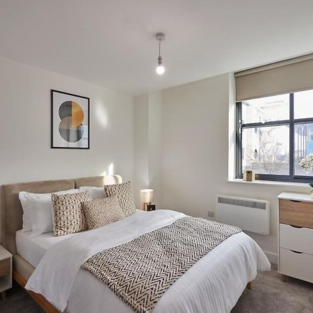Seven Living Slough - Free Parking & Fast Wi-Fi Apartment Luaran gambar