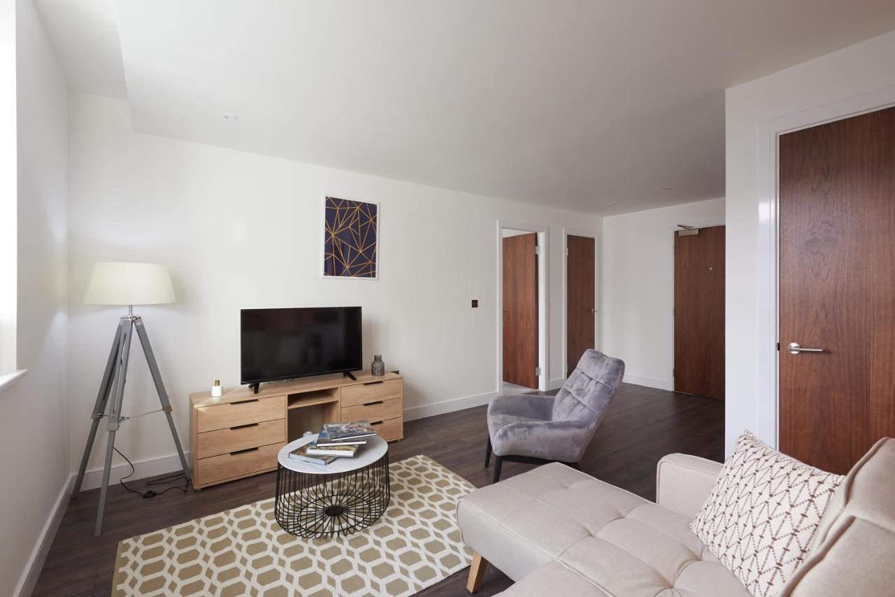 Seven Living Slough - Free Parking & Fast Wi-Fi Apartment Luaran gambar