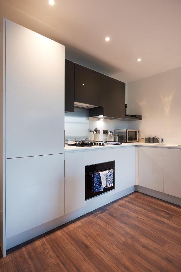 Seven Living Slough - Free Parking & Fast Wi-Fi Apartment Luaran gambar