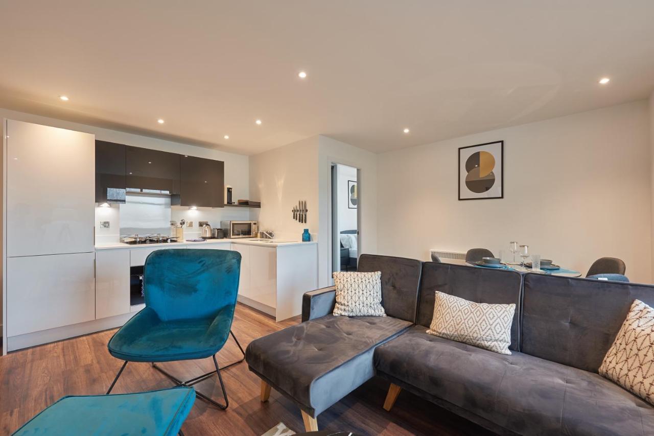 Seven Living Slough - Free Parking & Fast Wi-Fi Apartment Luaran gambar