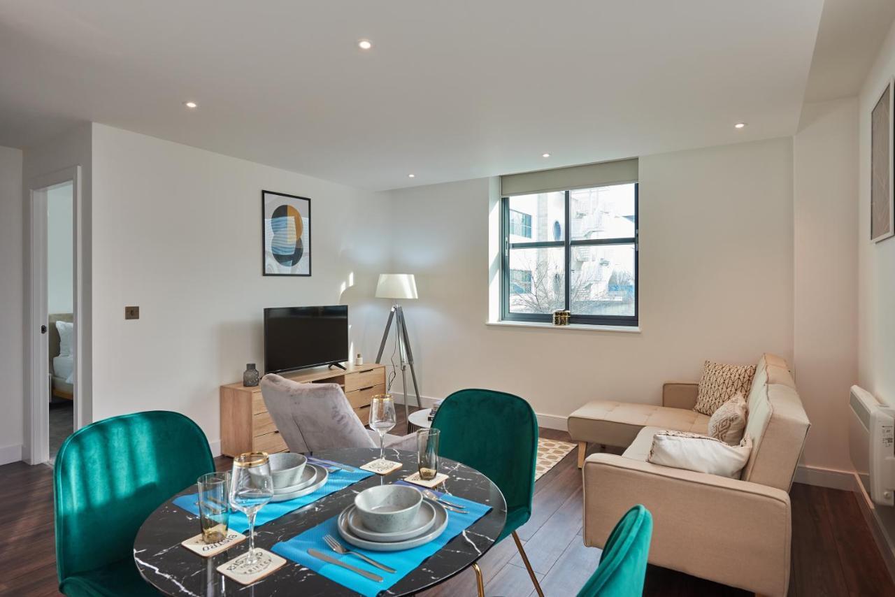 Seven Living Slough - Free Parking & Fast Wi-Fi Apartment Luaran gambar