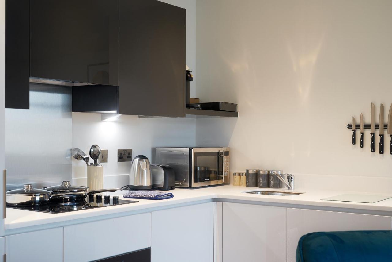 Seven Living Slough - Free Parking & Fast Wi-Fi Apartment Luaran gambar