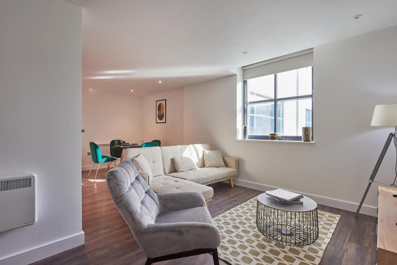 Seven Living Slough - Free Parking & Fast Wi-Fi Apartment Luaran gambar