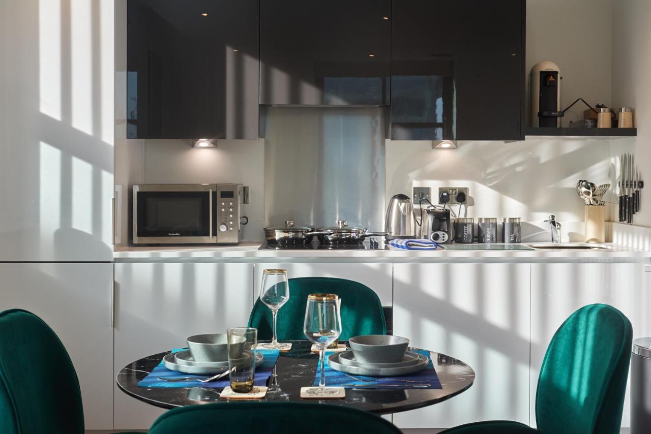 Seven Living Slough - Free Parking & Fast Wi-Fi Apartment Luaran gambar