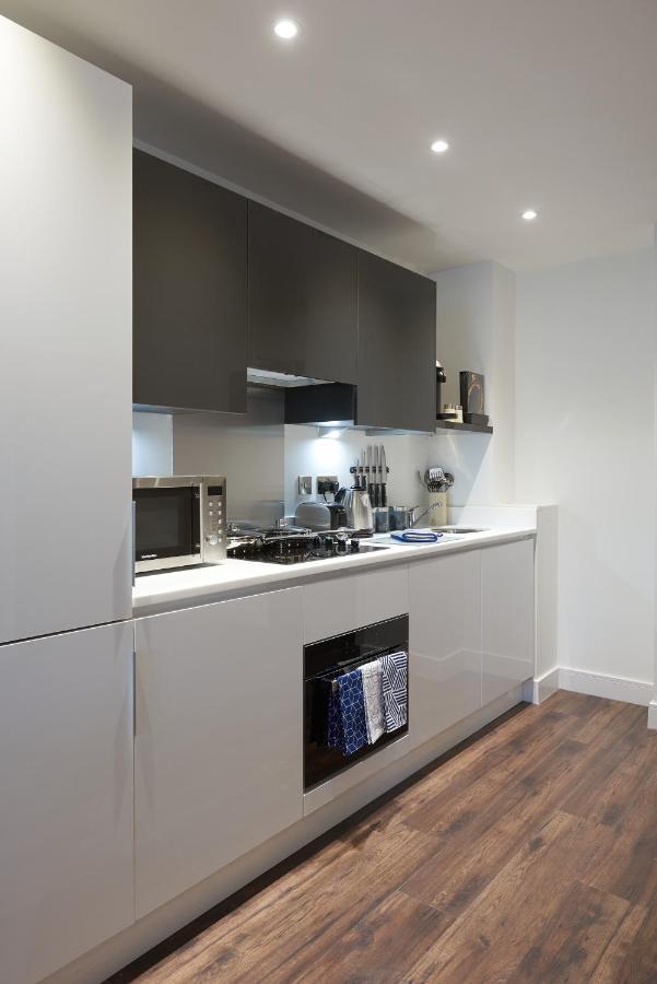 Seven Living Slough - Free Parking & Fast Wi-Fi Apartment Luaran gambar