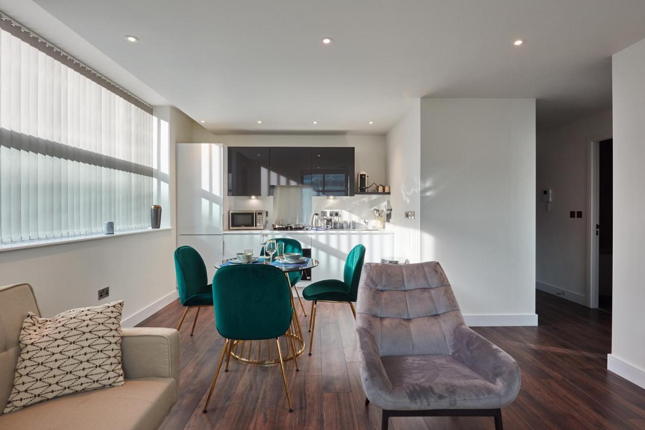 Seven Living Slough - Free Parking & Fast Wi-Fi Apartment Luaran gambar