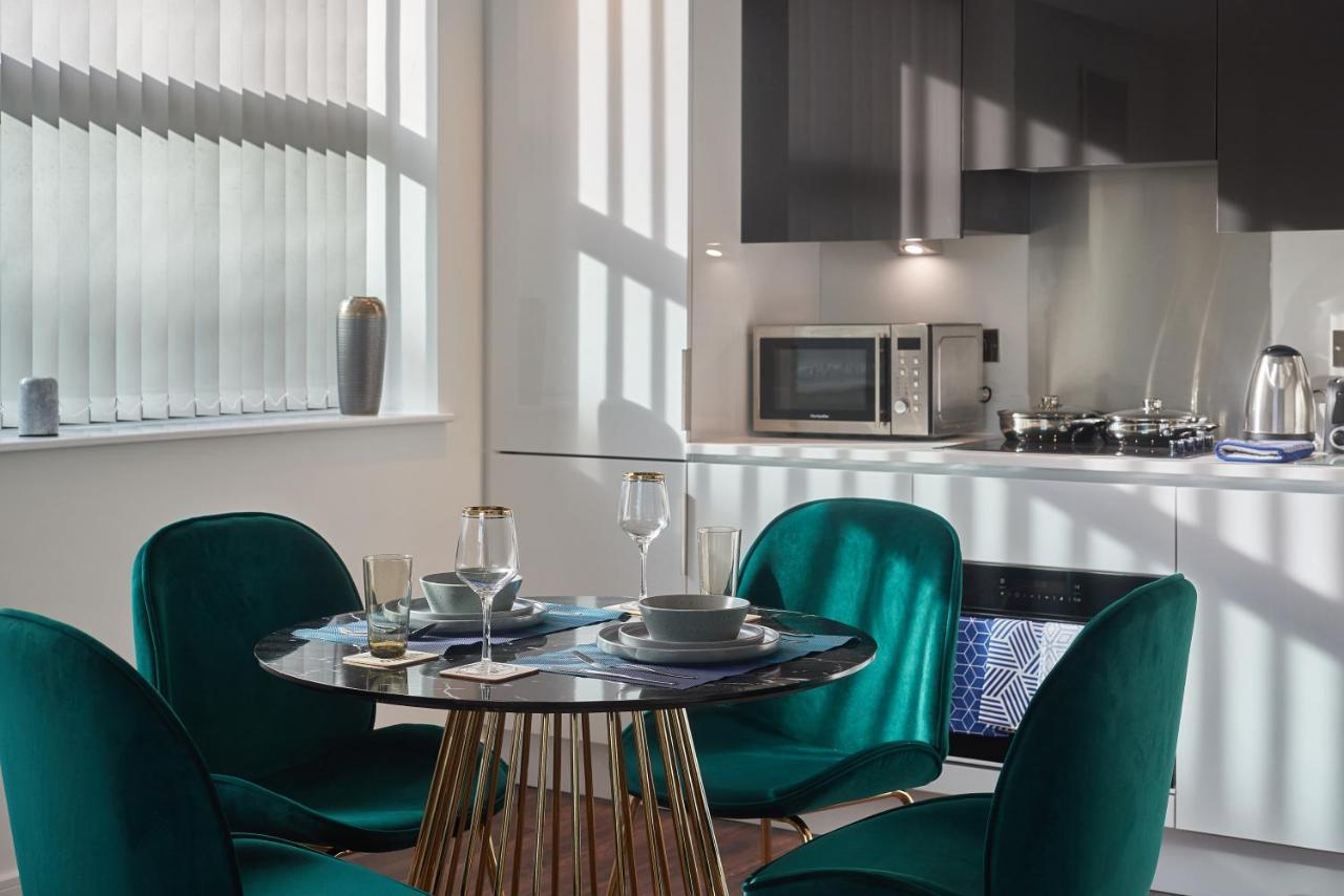 Seven Living Slough - Free Parking & Fast Wi-Fi Apartment Luaran gambar