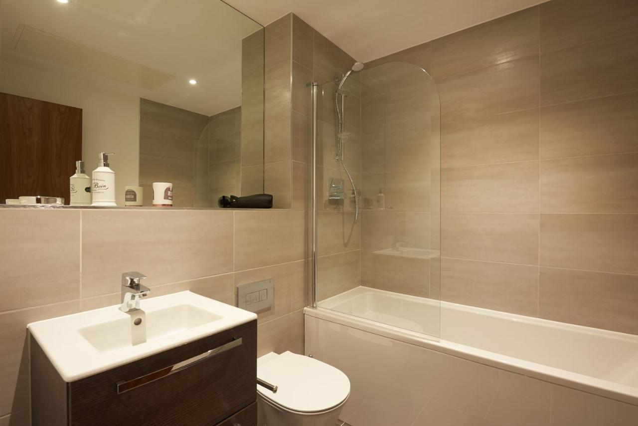 Seven Living Slough - Free Parking & Fast Wi-Fi Apartment Luaran gambar